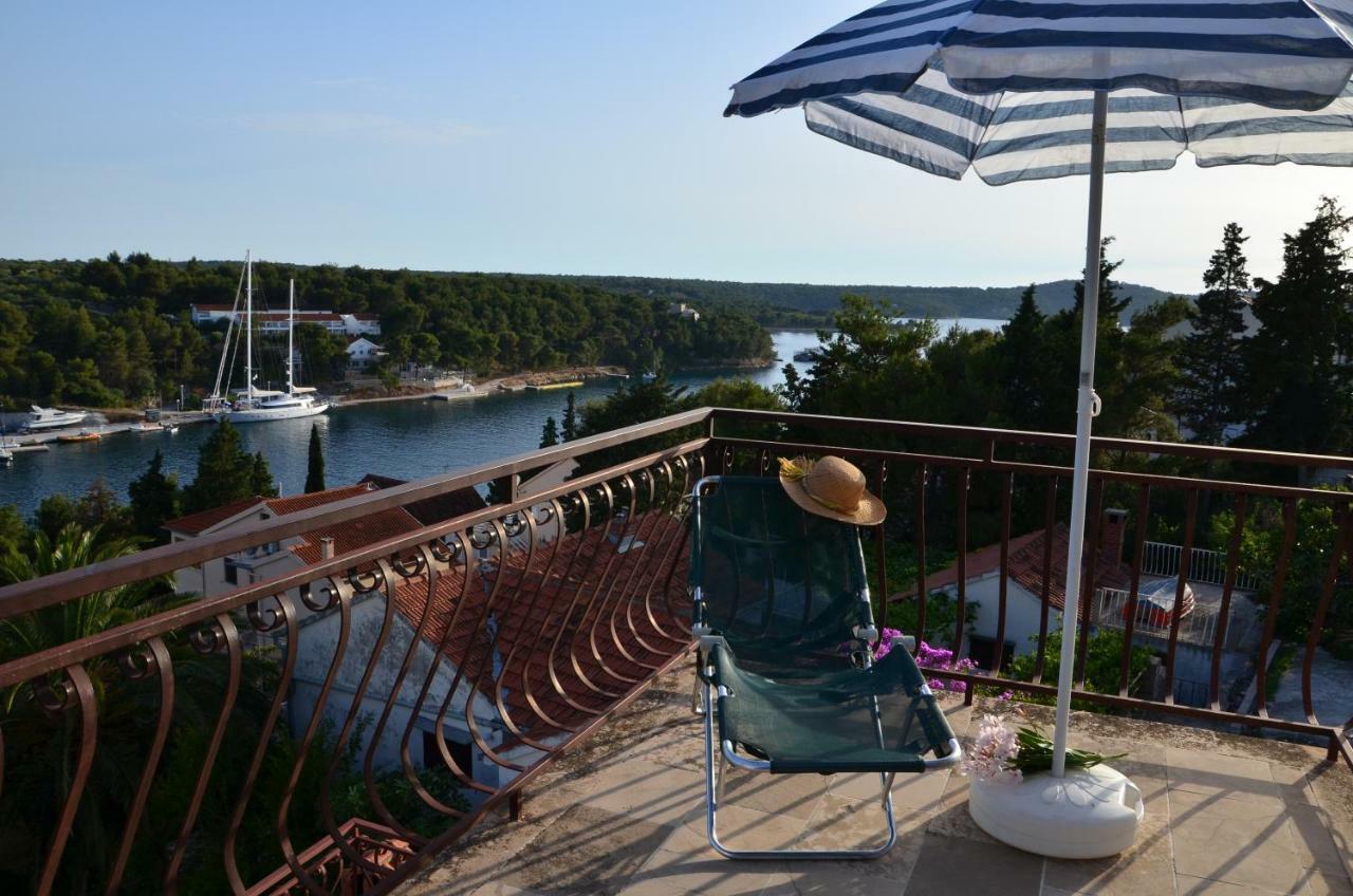 Luana Apartment Милна Экстерьер фото