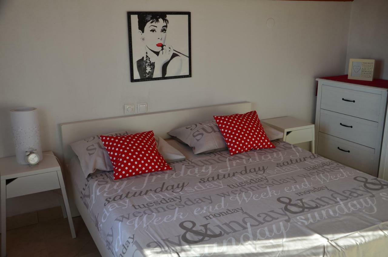 Luana Apartment Милна Экстерьер фото