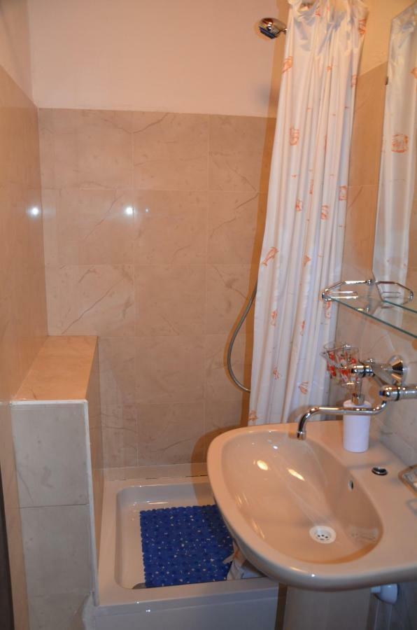 Luana Apartment Милна Экстерьер фото