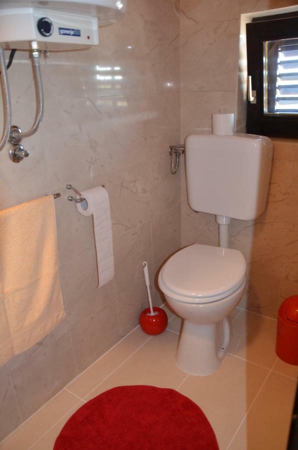 Luana Apartment Милна Экстерьер фото