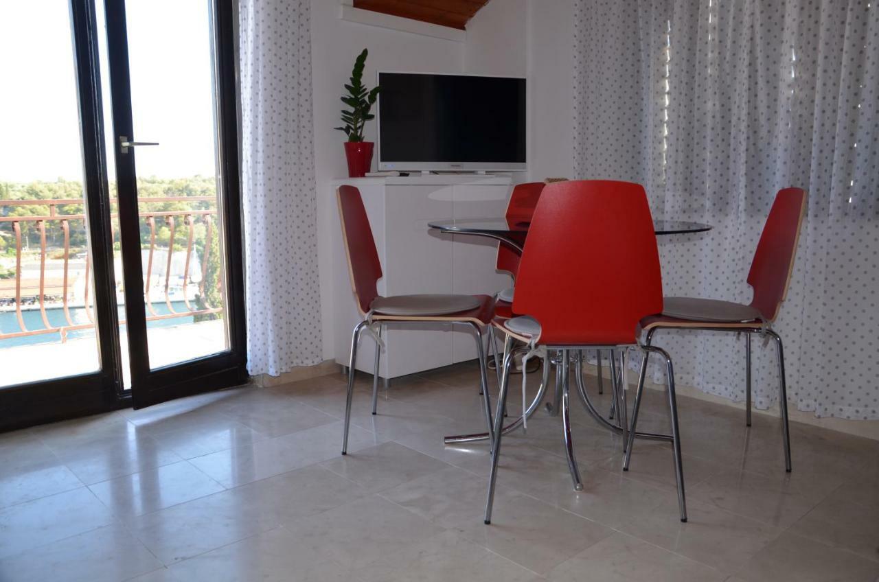 Luana Apartment Милна Экстерьер фото