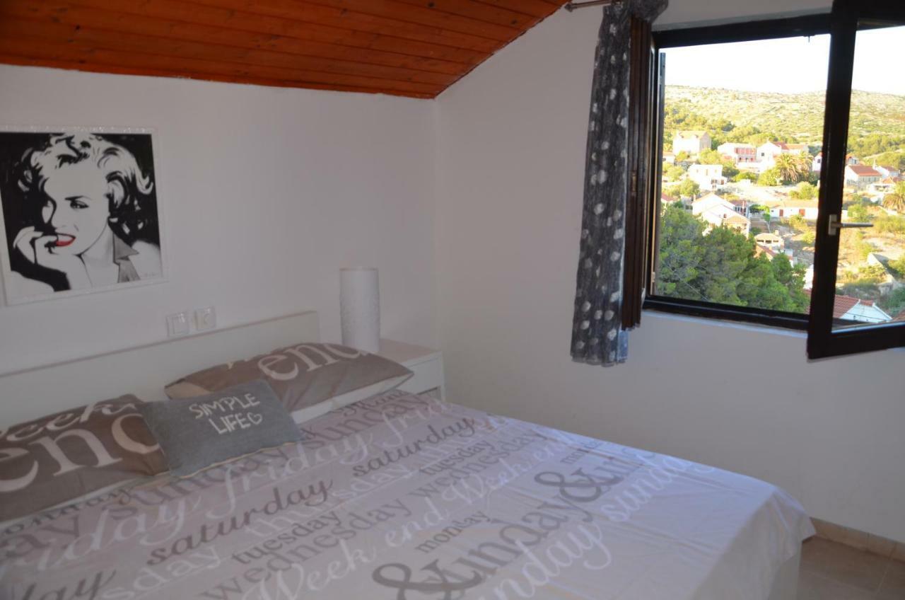 Luana Apartment Милна Экстерьер фото