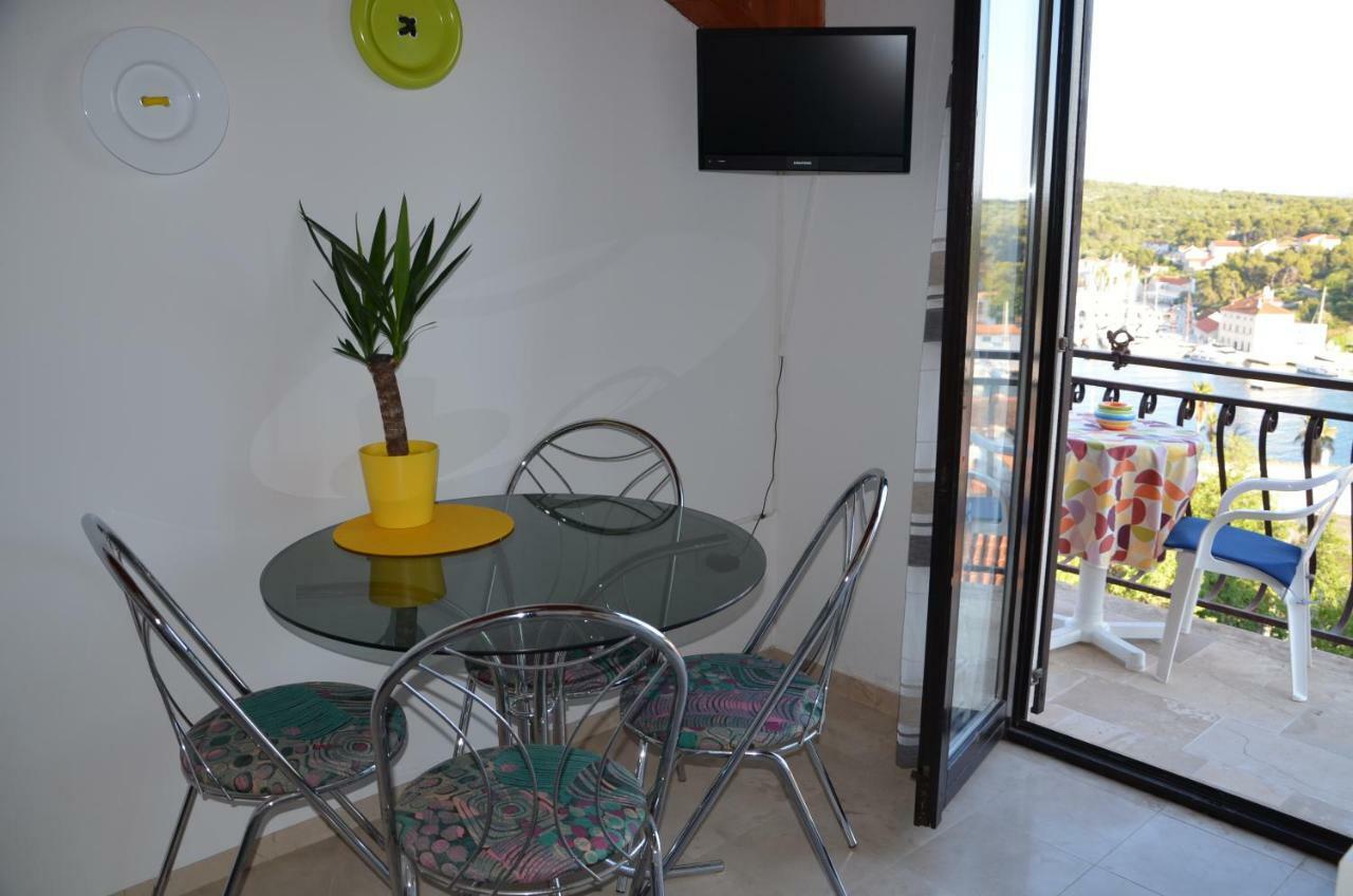 Luana Apartment Милна Экстерьер фото